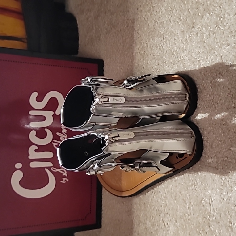 Sandals - Picture 3 of 4